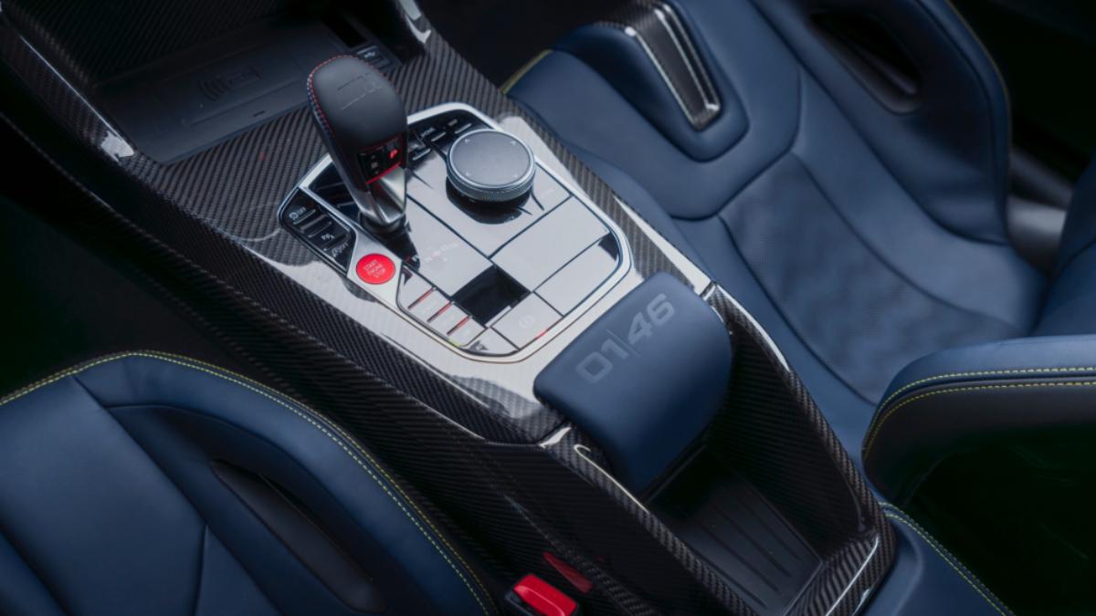 在BMW M4 CS Edition VR46車內設有專屬的限量編號。(圖片來源/ BMW)