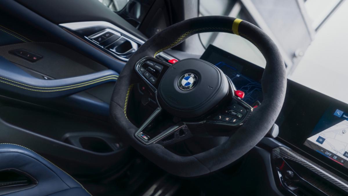 BMW M4 CS Edition VR46內裝充滿Rossi風格,特別是招牌的Sao Paulo Yellow螢光色。(圖片來源/ BMW)