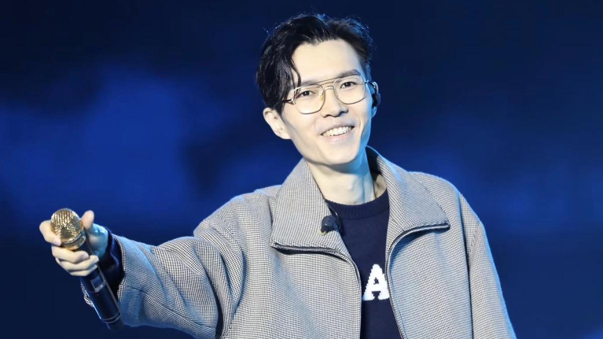 方大同兩處臉頰都陷下去。（圖／翻攝自方大同微博）