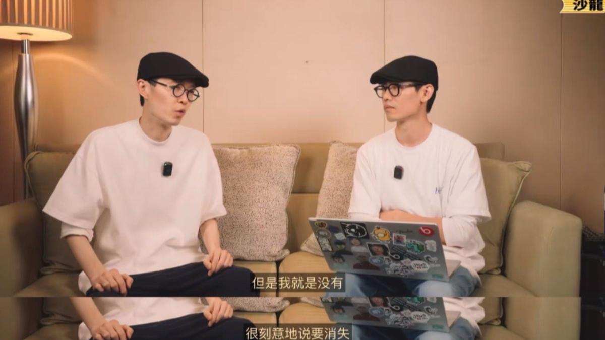 方大同（左）坦言病情間接影響到嗓音。（圖／翻攝自微博）