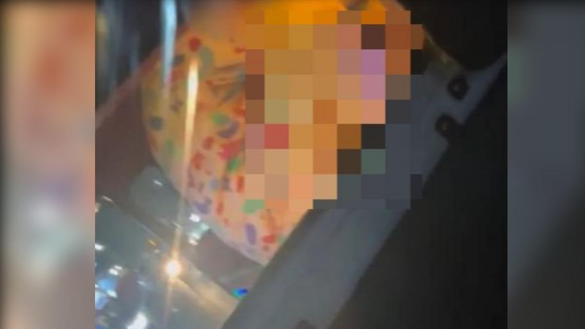 慾火難耐!情侶搭嘟嘟車上演活春宮 司機氣到趕人:自己回飯店