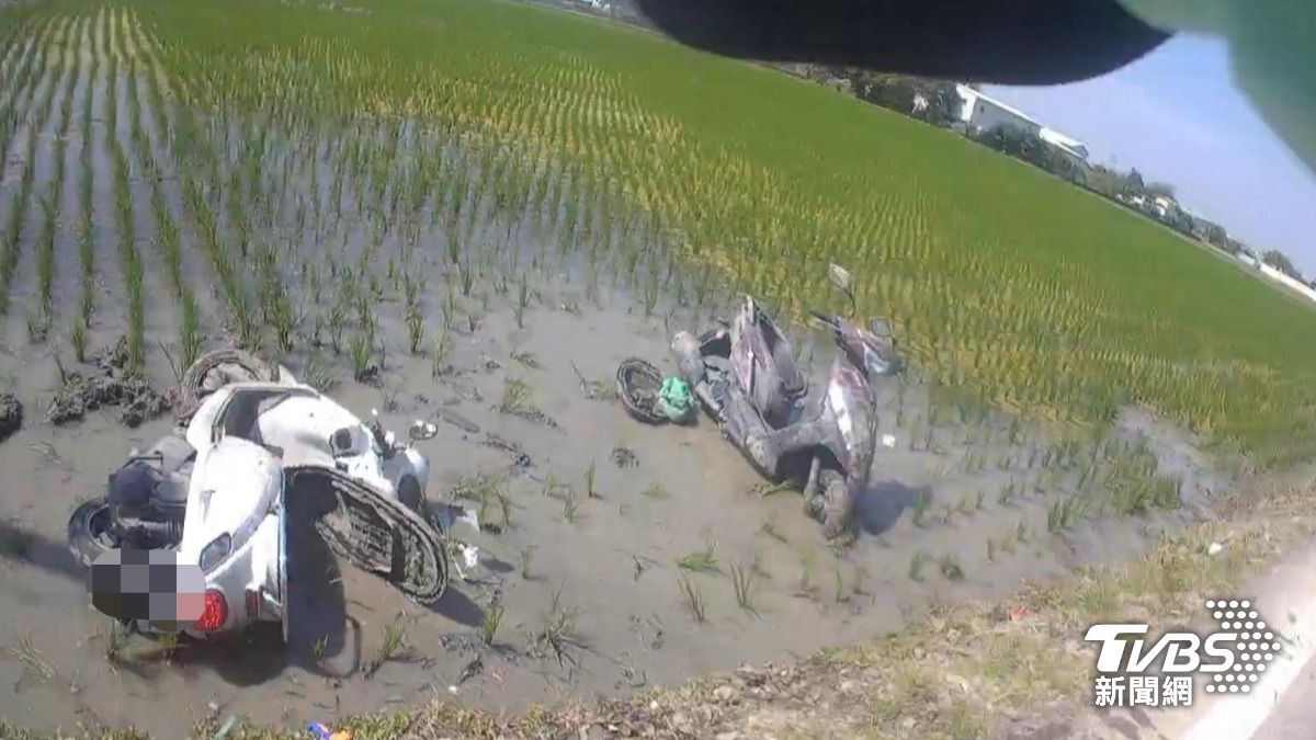 嘉義產業道路2機車猛撞 騎士「噴飛田裡」1死1重傷