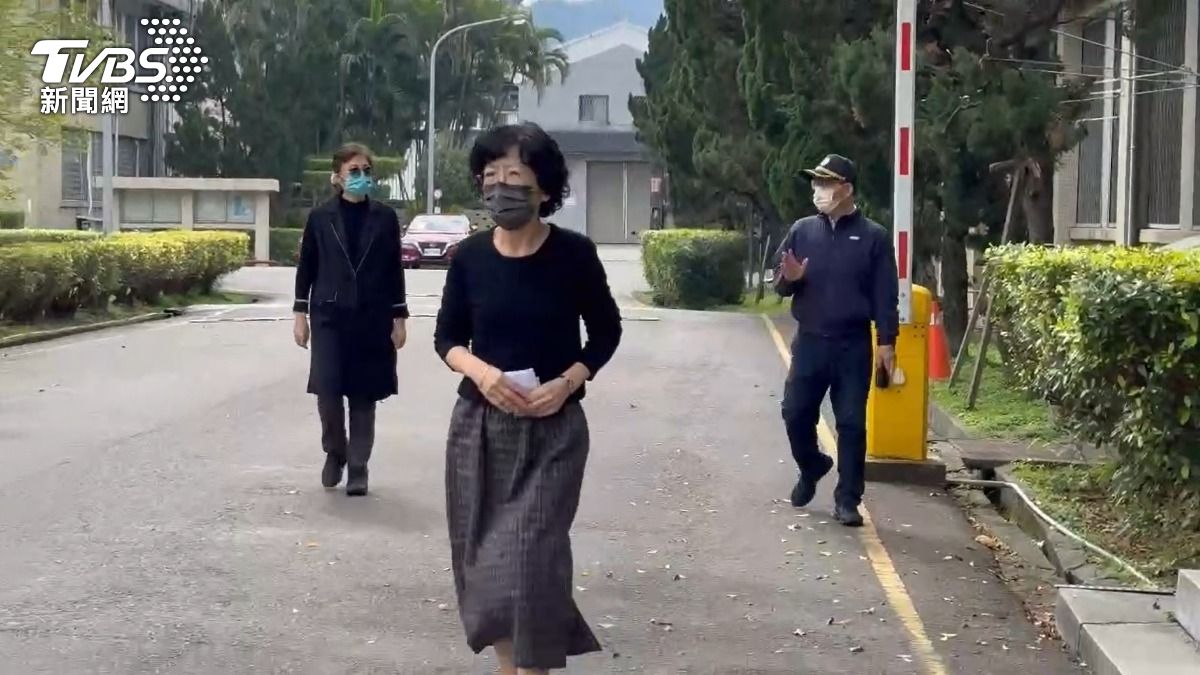 解禁後首接見!柯文哲見妻、妹半小時 柯美蘭曝他「閃到腰」