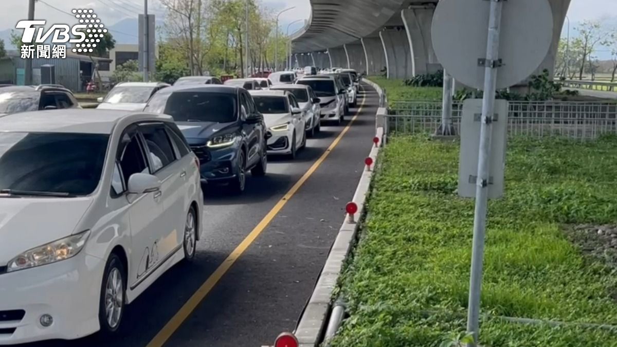 228連假最後一天!國5北上湧入車潮。(圖/TVBS)