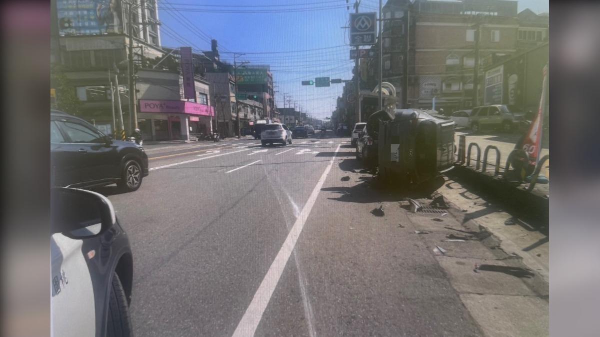 桃園男偏移車道「撞翻」路邊休旅車　酒測0.87超標慘了