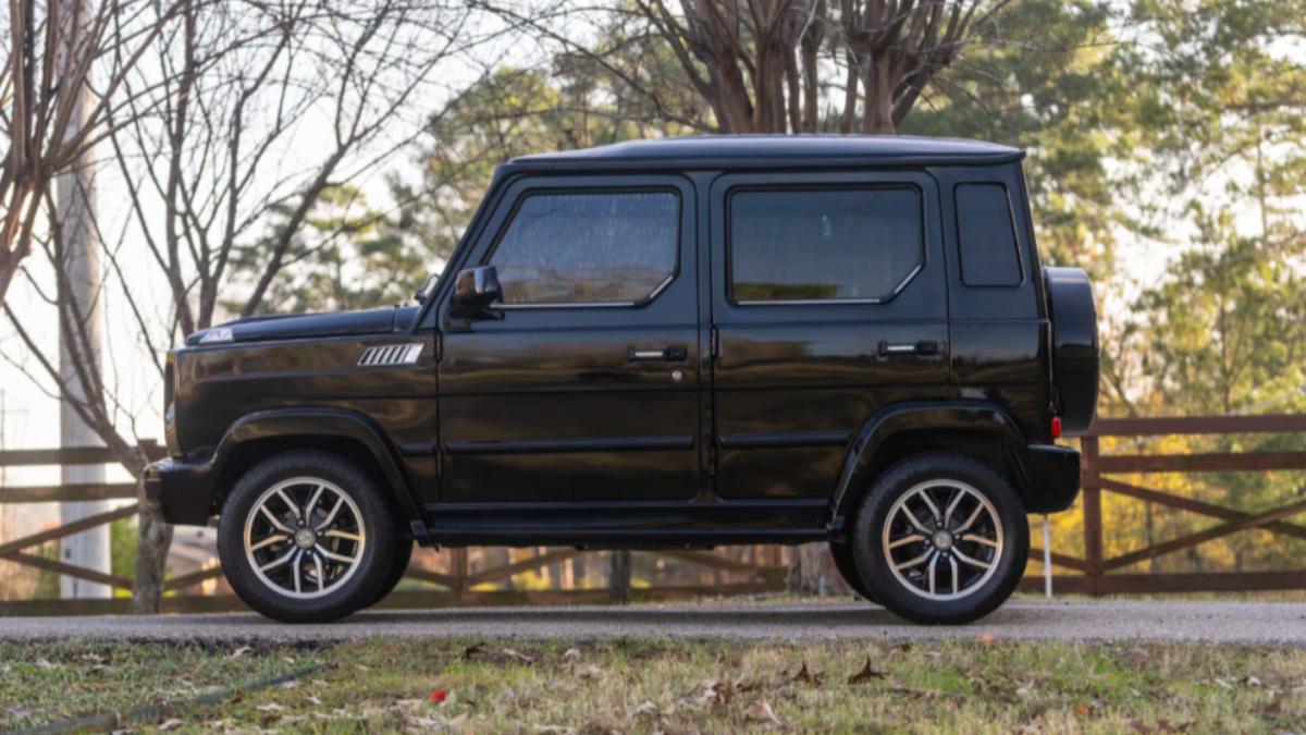 這款車並非由M-Benz所設計製造,而是來自中國製造商之手的致敬作品。(圖/Mecum提供)