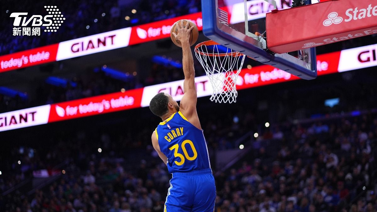 NBA/柯瑞6年首度灌籃震撼全場 賽後曝:生涯最後一灌