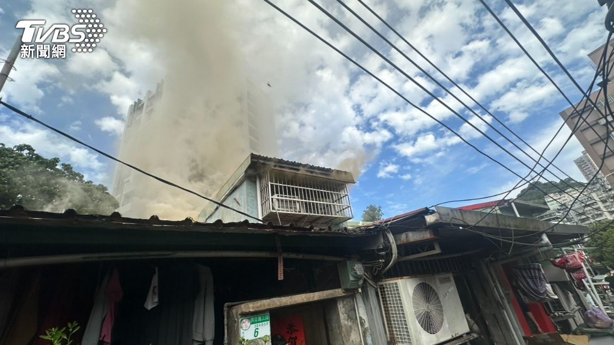 快訊/北市文山區頂樓加蓋民宅突竄火 警消救出命危老婦