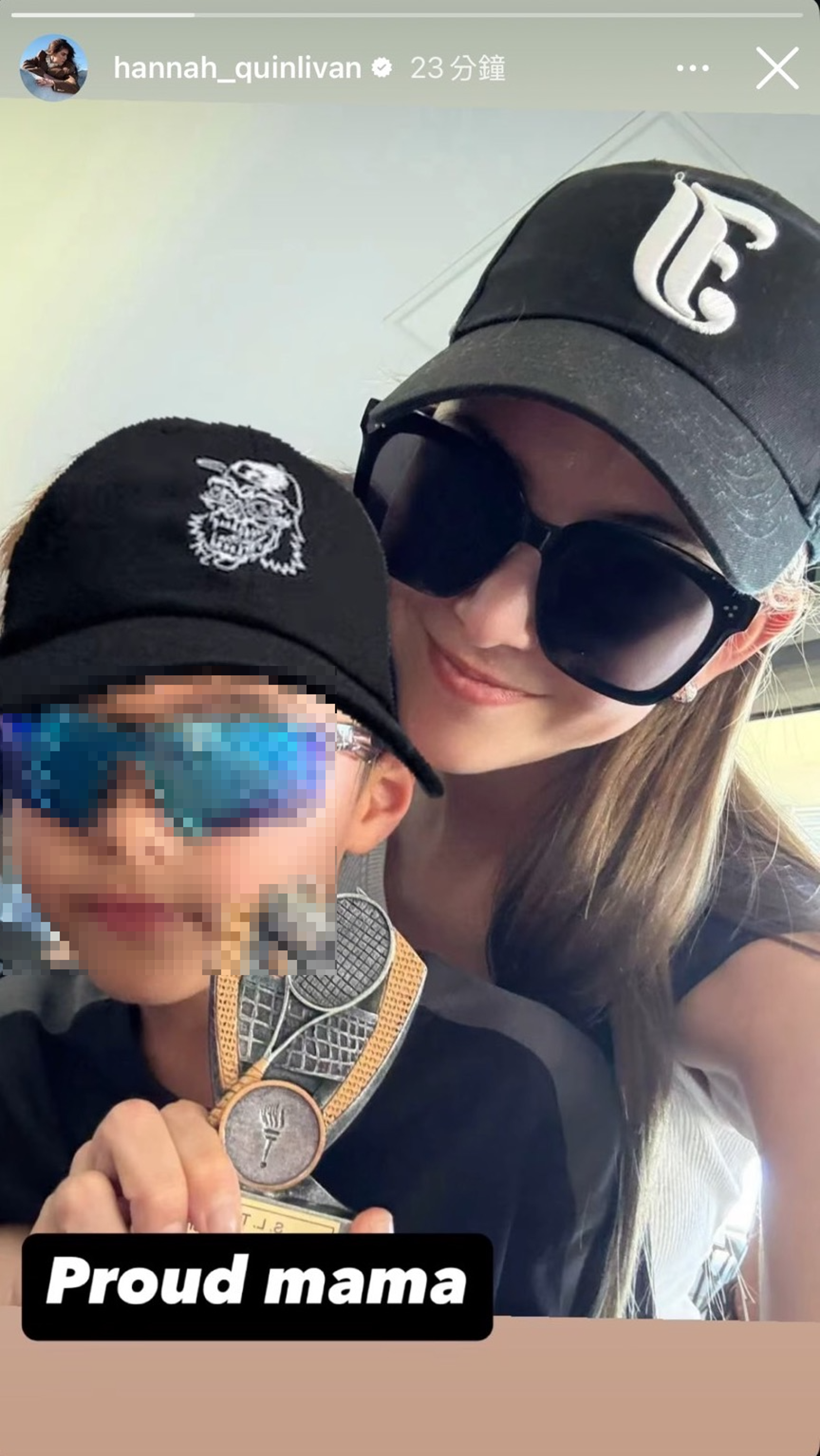 昆凌自稱是「驕傲的媽媽」。(圖/翻攝自hannah_quinlivan IG)