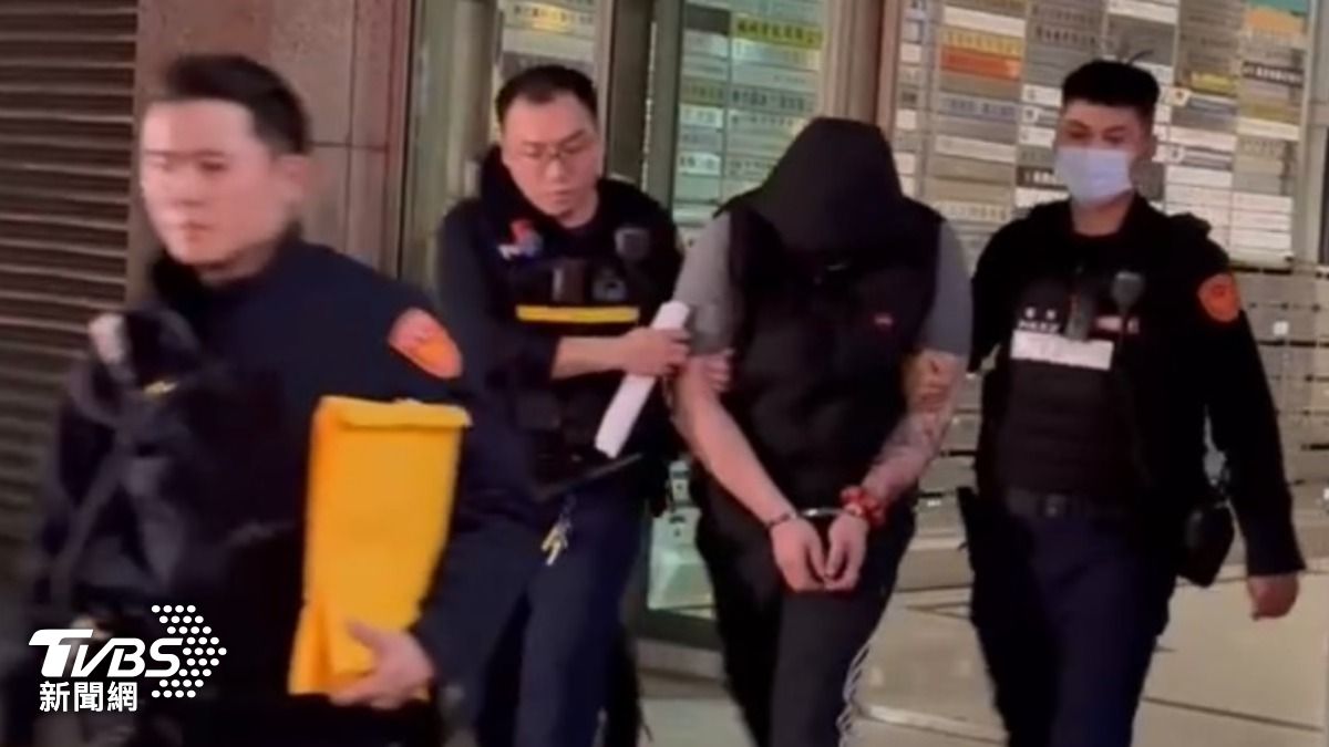 新北市中和槍響!賓士嫌拒檢撞警 棄車遭逮「搜出喪屍煙彈」