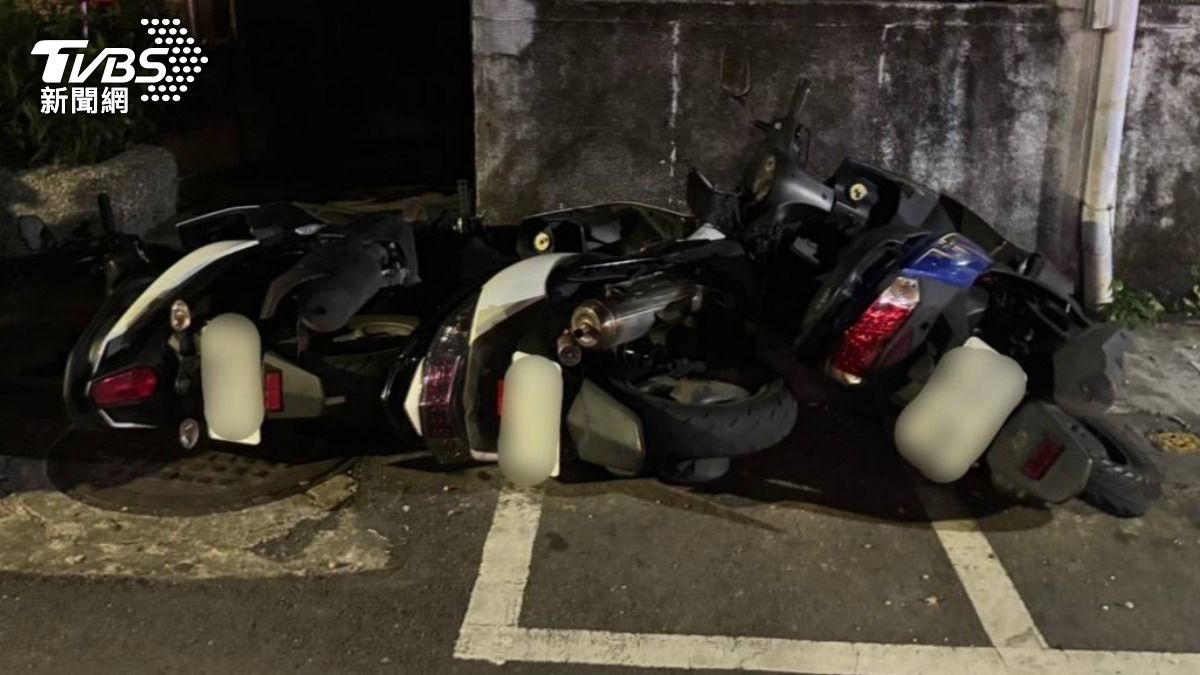 北市大安區「浩克」!鬱悶男暴走推倒11輛機車 下場慘了