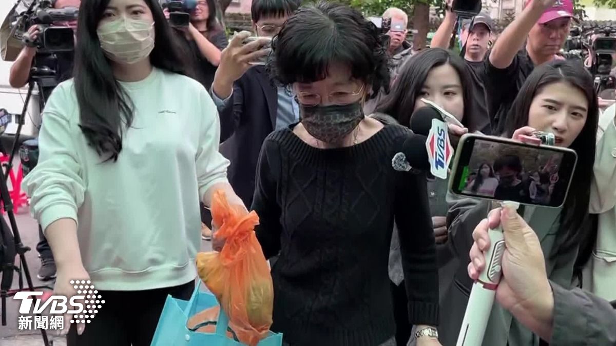 快訊/柯文哲看守所閃到腰!陳佩琪今帶「酸痛貼布」1原因遭阻