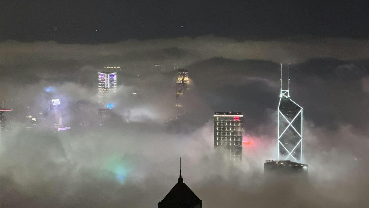 霧鎖香江。（圖／香港01）