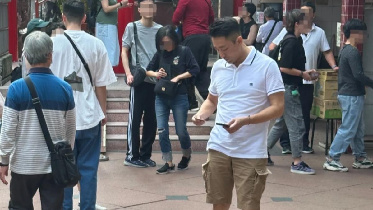 汪小菲低調來台 帶新婚妻與女兒拜拜求好運