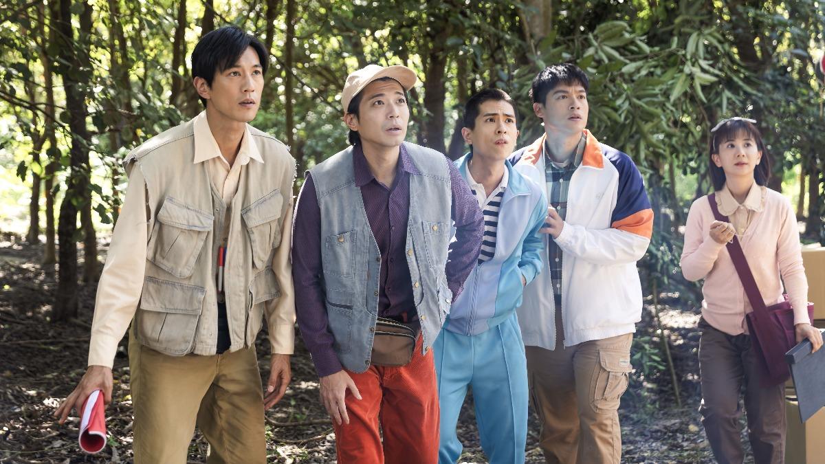 鍾承翰(左起)、侯彥西、石知田、許孟哲、張育綺合作《火車來去》。(圖/華視提供)
