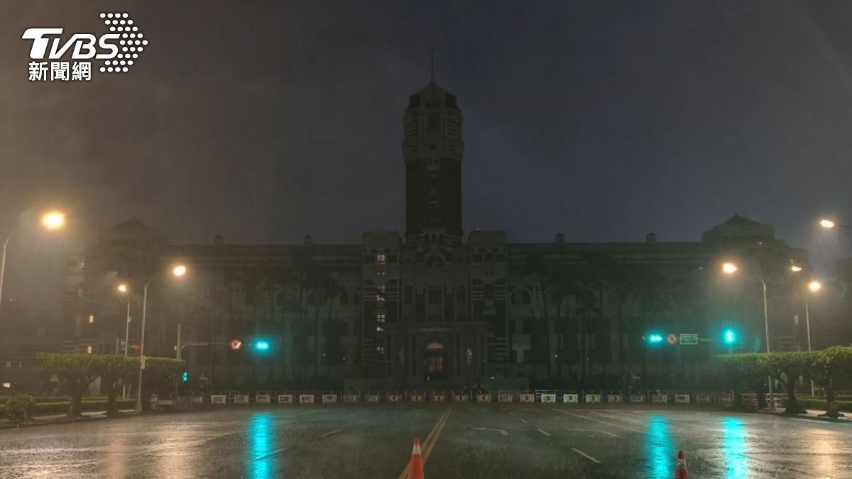 省錢關燈！總統府遭立院凍結70%預算　午夜景觀照明熄燈全暗