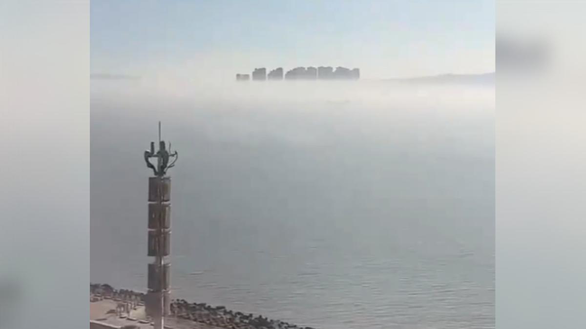 由於汕頭擁有內海灣,每當海洋和陸地有溫差變化,春冬季節便容易形成平流霧。(圖/中國天氣官方微博)