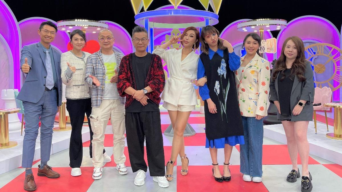 劉韋廷律師(左起)、朱芯儀、Paul、沈玉琳、利菁、大牙、珮薰、EVA大談法律冷知識。(圖/東森超視提供)