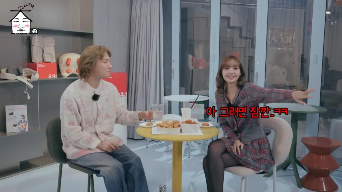 Lisa聽完後順著大聲的話,開玩笑要自己的工作人員們也先離開片場,這段對話後來在南韓論壇上引起討論。(圖/翻攝自집대성 YT)