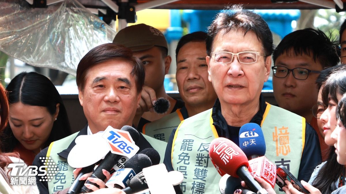前中廣董事長趙少康4日號召戰鬥藍至萬華罷免民進黨立委吳沛憶。(圖/潘建樺攝)
