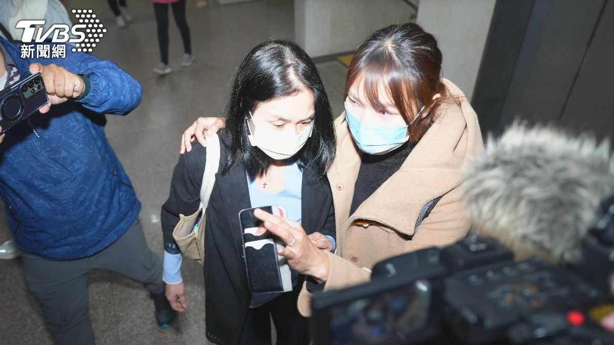 李文娟認政治獻金匯進木可 檢辯庭上「互酸大學生」被法官制止