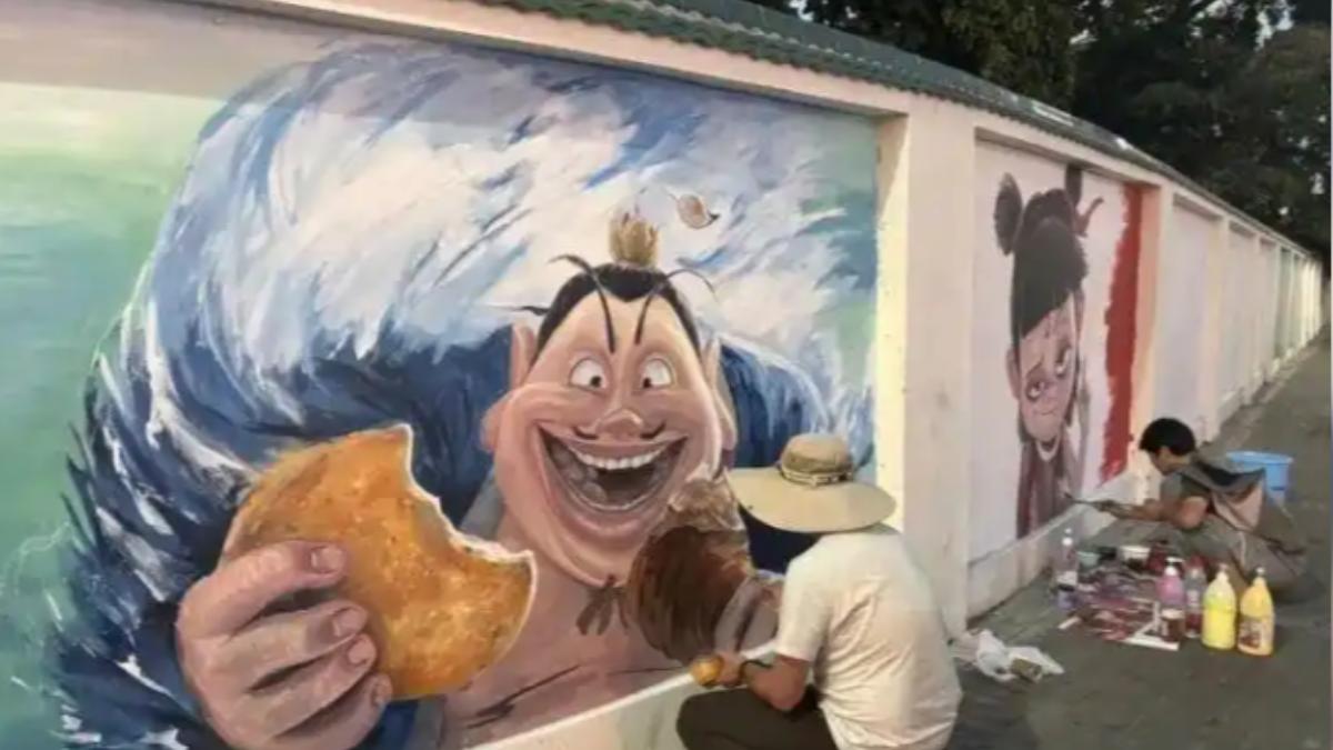 海南三亞的哪吒彩繪牆,是由三亞學院藝術學院副教授帶著學生繪製,耗時3天、共6幅牆面。(圖/光明網)