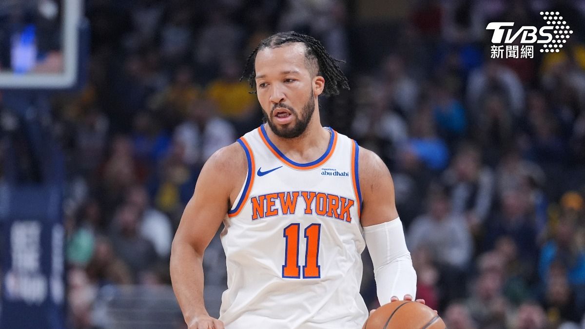 尼克明星後衛布朗森(Jalen Brunson)半場攻下17分。(圖/達志影像美聯社)