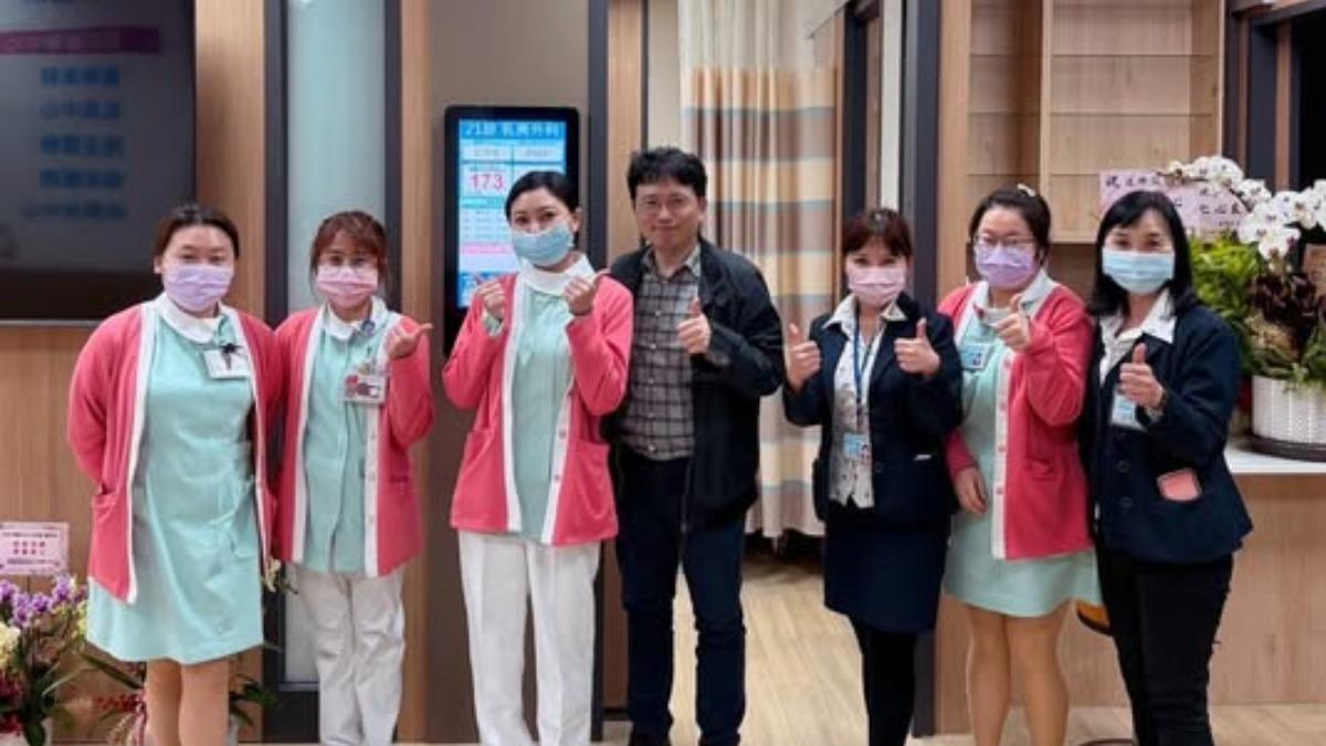 江坤俊和醫療團隊從下午1點忙到晚上10點。(圖/翻攝自江坤俊臉書)