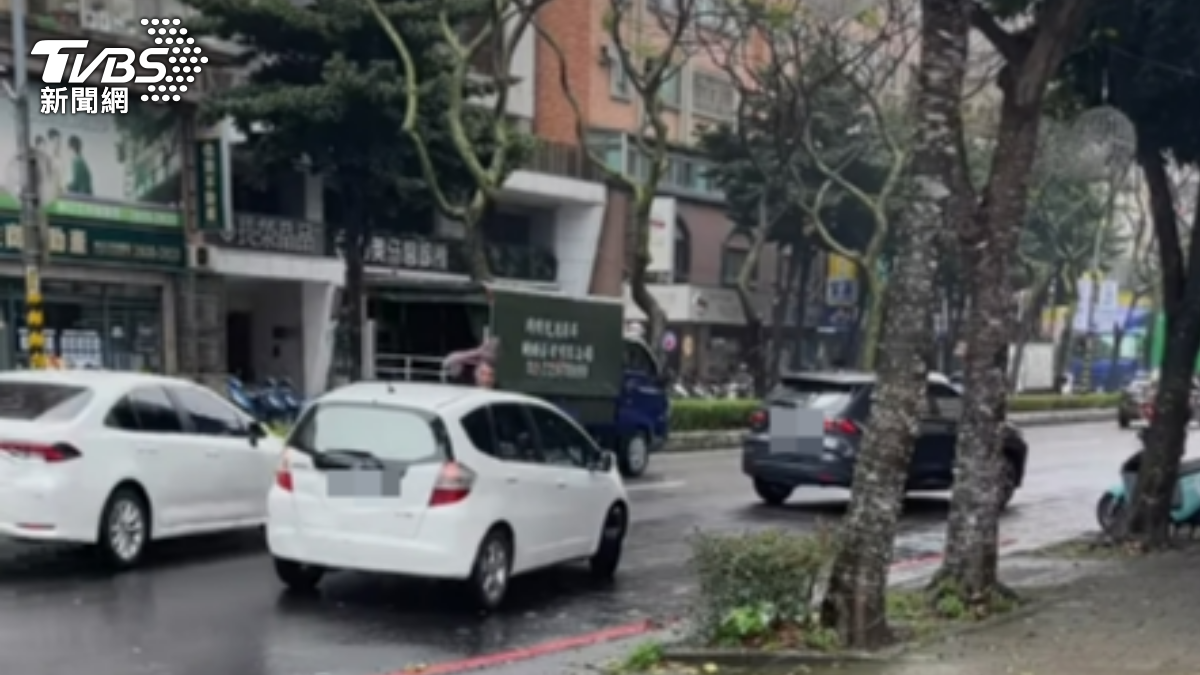 女友嫌他「賺不夠」提分手 林口男氣炸追車狂咆哮