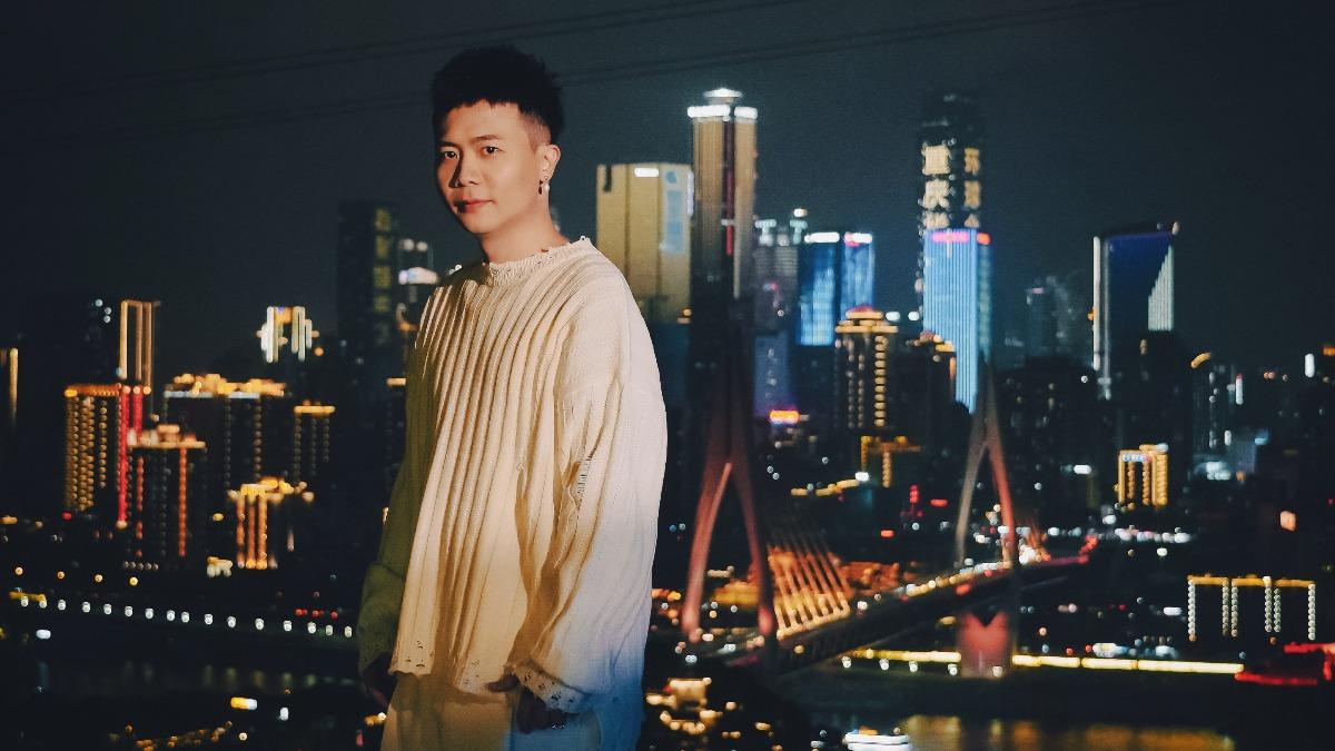 《難哄》插曲他唱的!蕭秉治揪2星友助陣 重慶朝聖劇中名場景