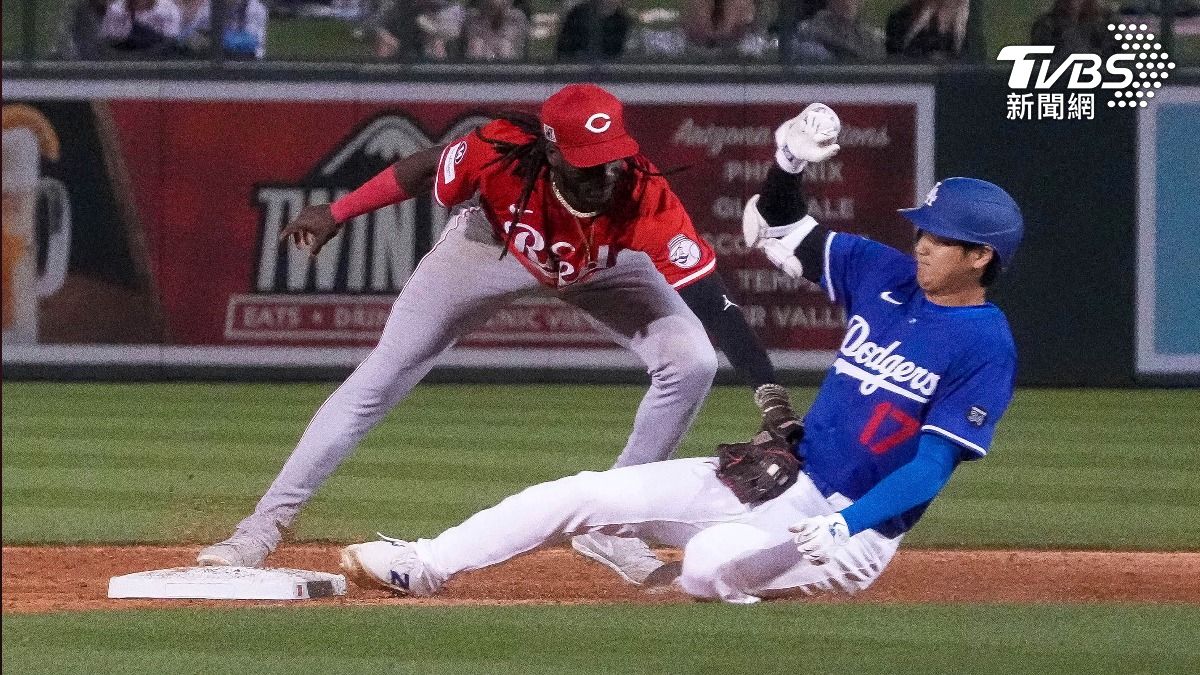 大谷翔平擊出安打想衝二壘被觸殺。(圖/達志影像美聯社)