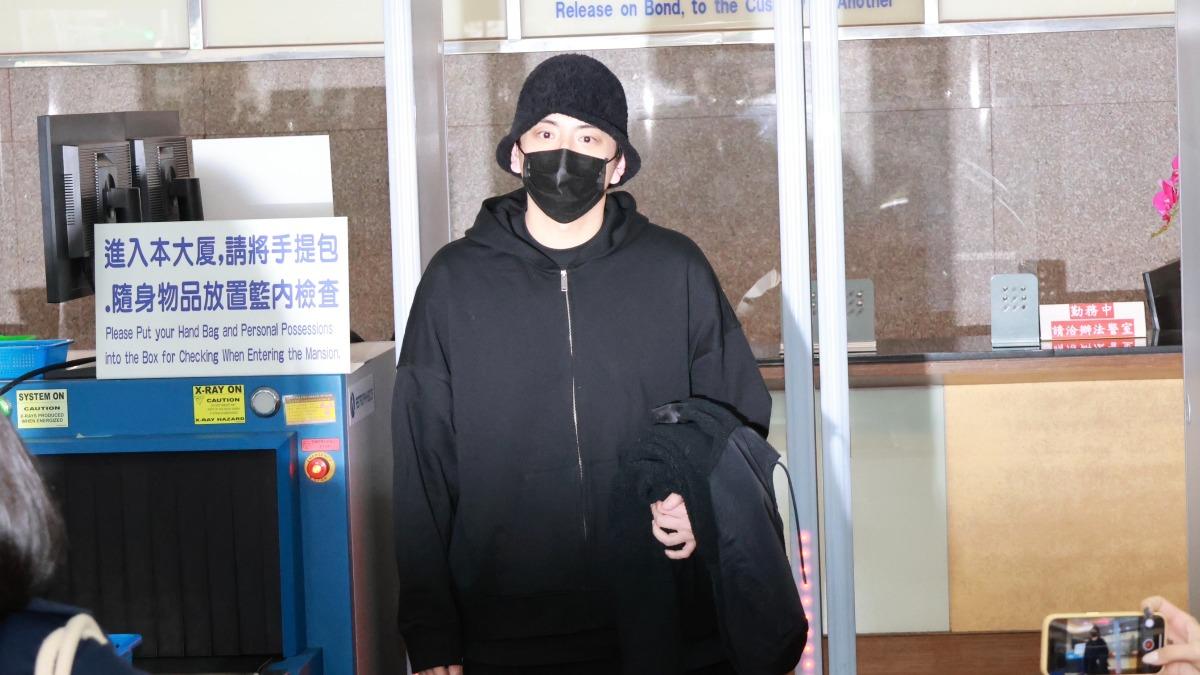 王大陸FB、微博被灌爆!台網罵快回中國 陸網詫異:真殺人未遂?