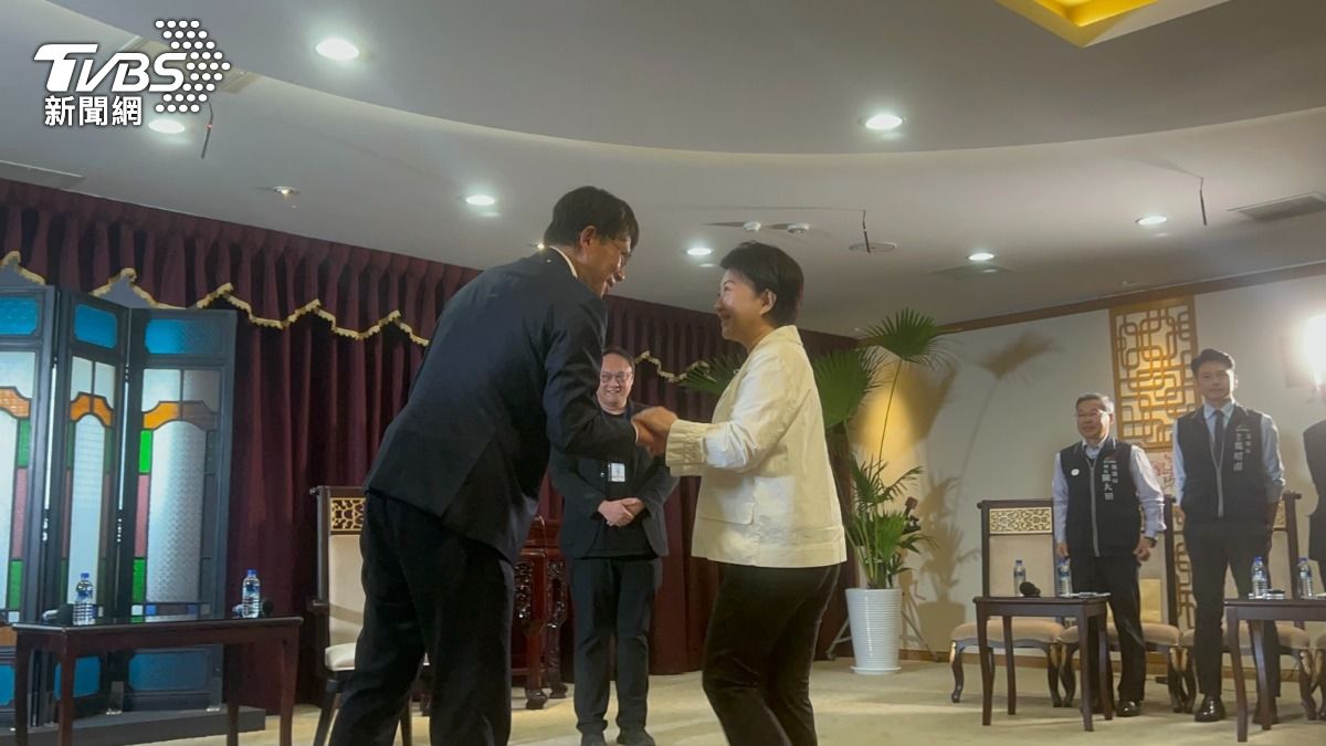 民眾黨主席黃國昌跨出縣市之旅「請益之旅」,第一站直奔台中。(圖/林冠丞攝)