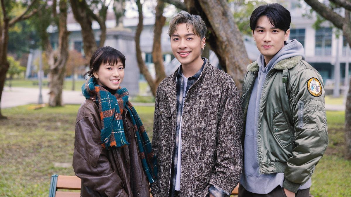 項婕如、宋亞倫幫潘宇謙(中)拍MV。(圖/認可音樂提供)