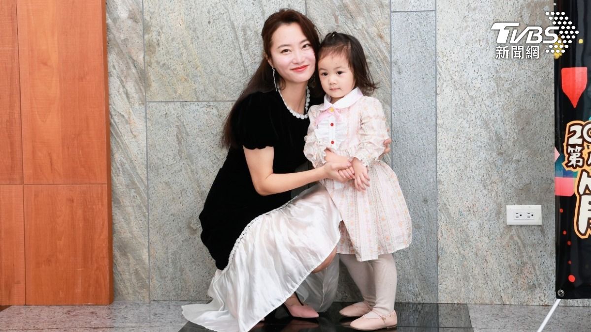 趙小僑和女兒典典寶寶的可愛互動,圈粉無數。(圖/趙世平攝)