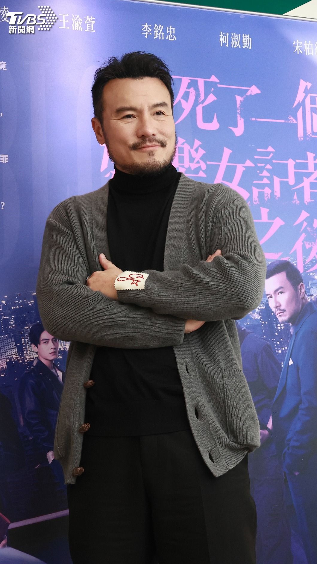 李銘忠自爆在拍一場情慾戲時,對象竟是用木箱代替真人。(圖/張哲鳴攝)