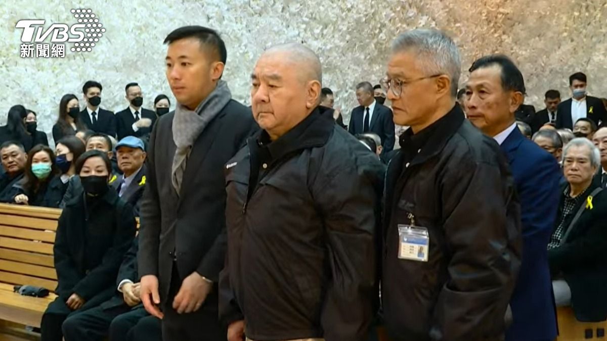 潤泰企業集團總裁尹衍樑（中）。（圖／TVBS資料畫面）