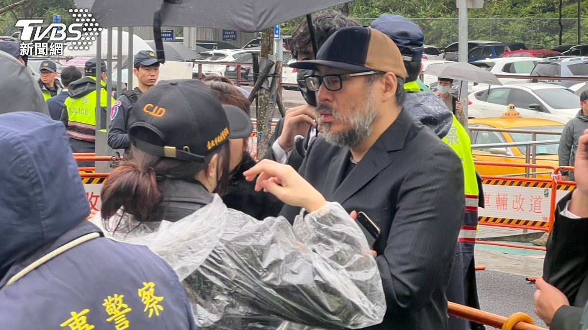 么么香港好友到現場致意。(圖/TVBS)