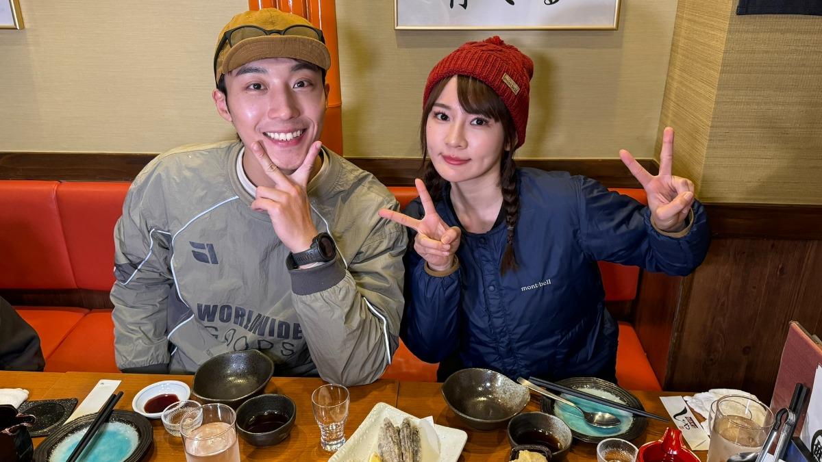 卞慶華(左)感動林莎在自己生病時悉心照顧。(圖/TVBS)