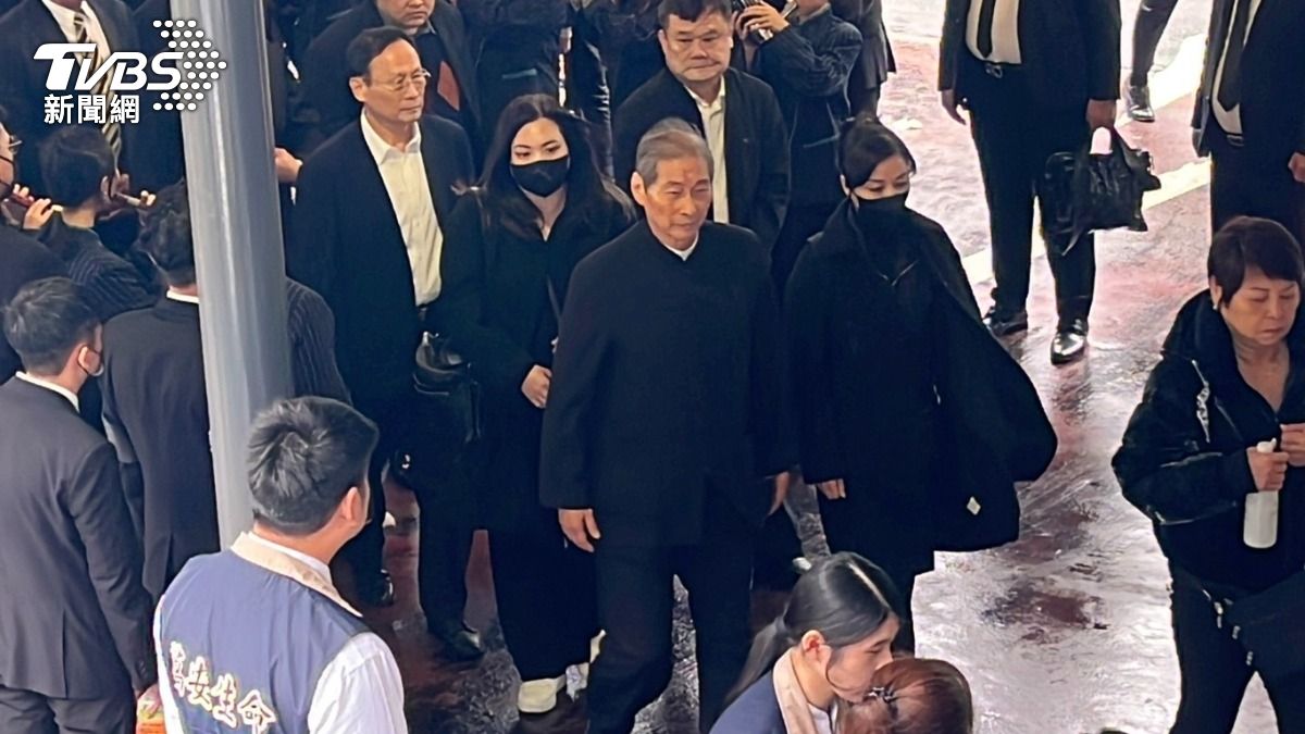 白狼曾出席前竹聯幫主么么葬禮。(圖/TVBS資料畫面)