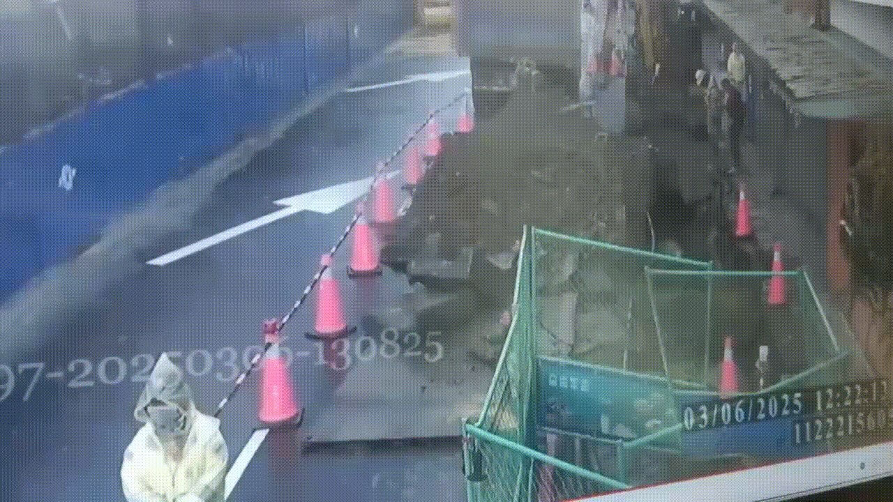 坍塌瞬間畫面曝光。(圖/TVBS)