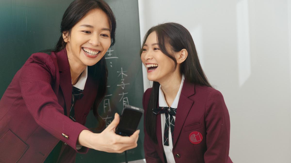 金鐘獎得主陳明珠（左）宣布新任務，將演出音樂劇《有真與有真》。（圖／C Musical提供）