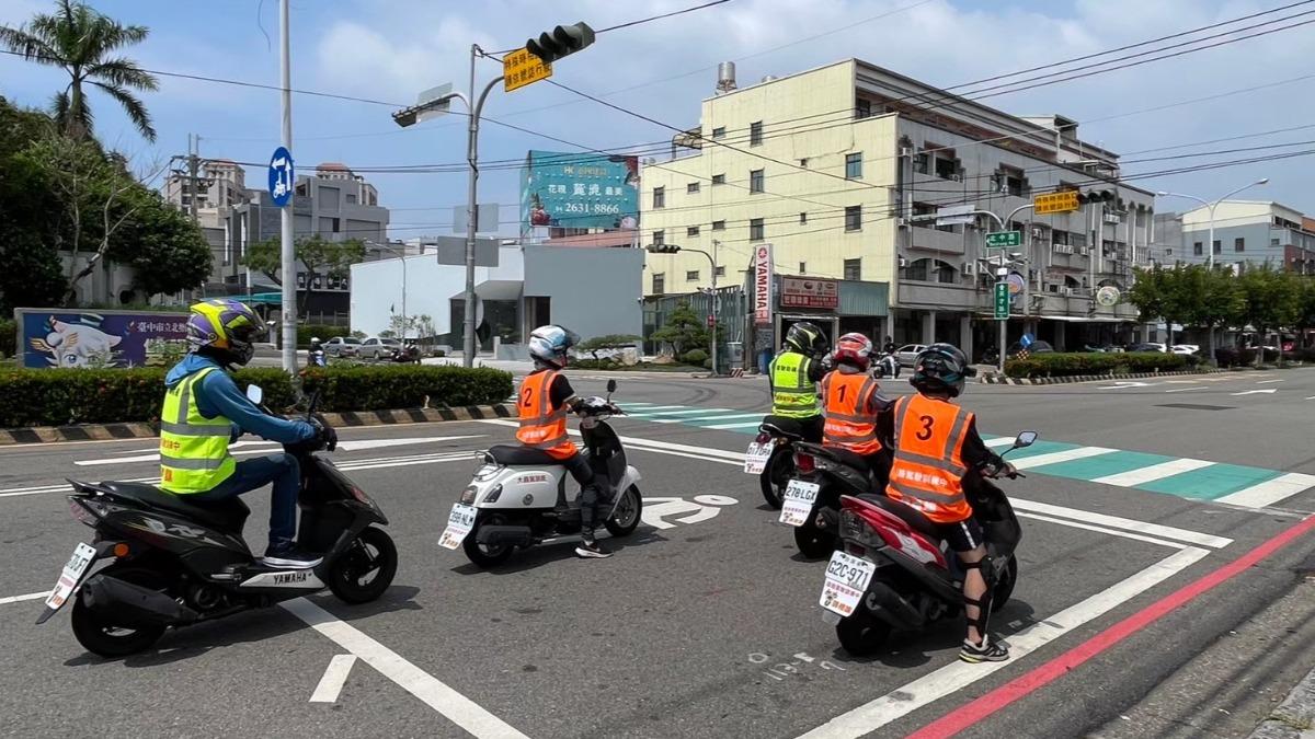 符合資格的人,上過課且考到駕照就能領2800補助。(圖/台中區監理所提供)