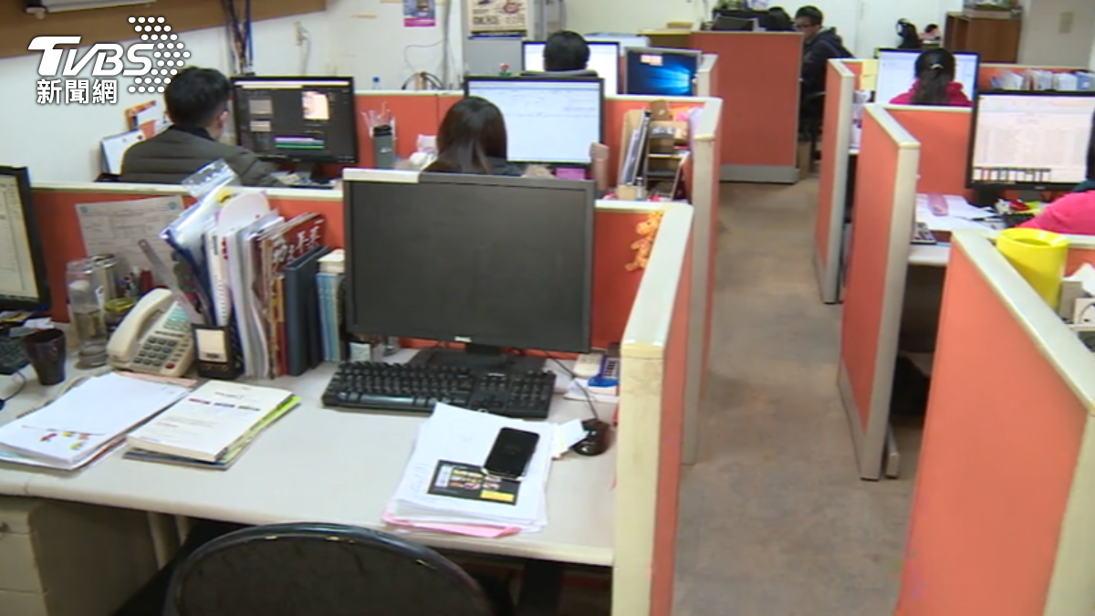 悠活員工被積欠2個月薪水。（圖／TVBS）
