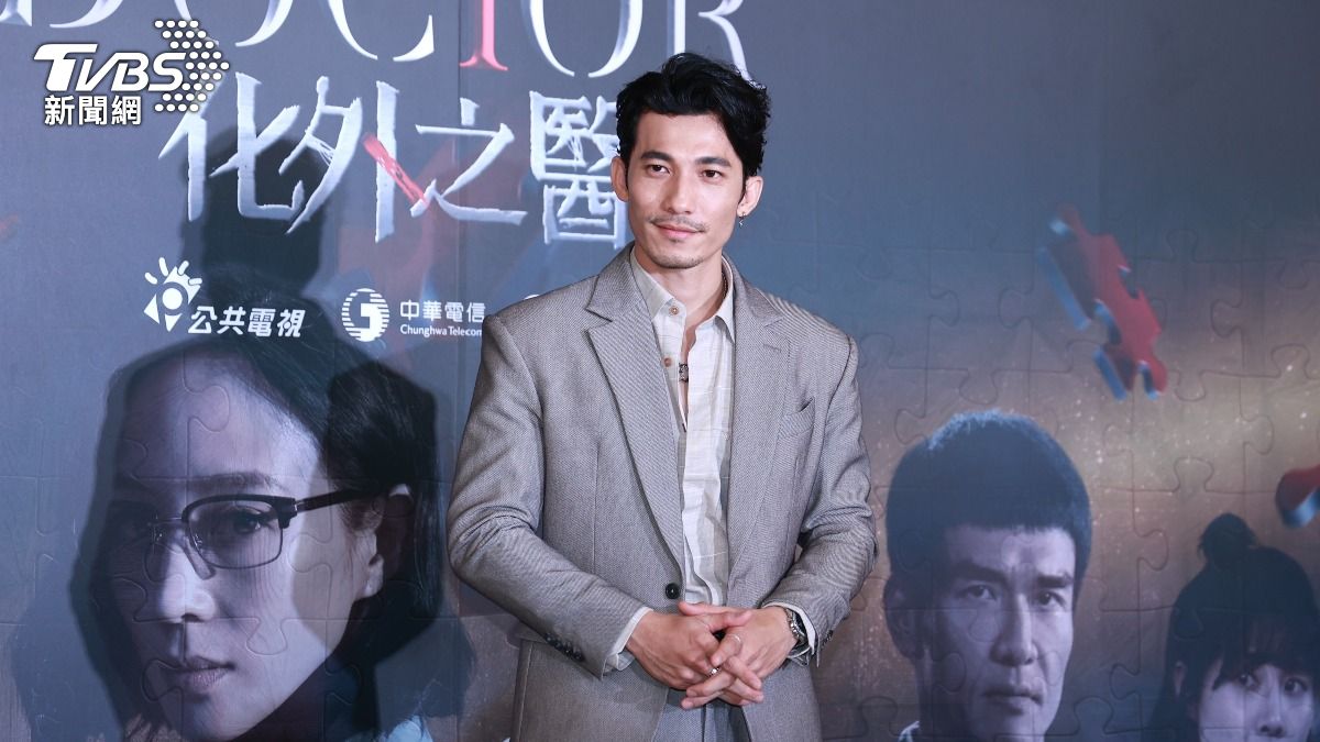 越南影帝連炳發特地來台參加主演的《化外之醫》上檔記者會。(圖/黃城碩攝)