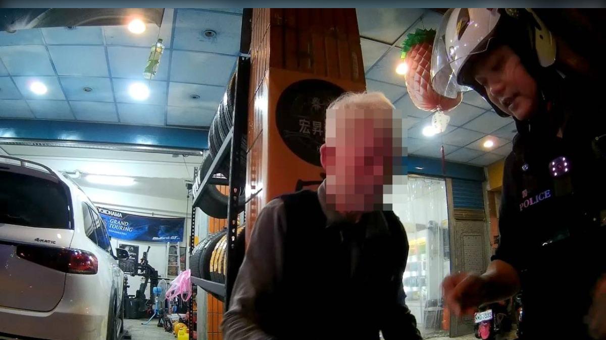 老翁身體不適倒地 仍掛心歸還YouBike 所長幫忙騎回租借站