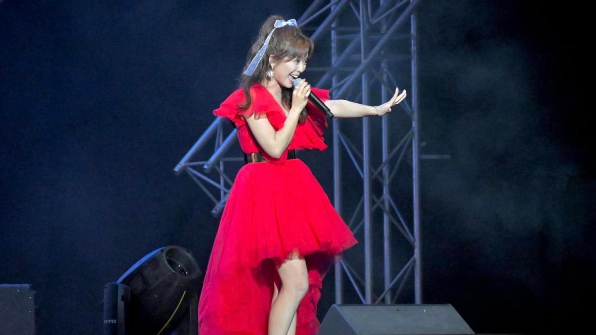 翁鈺鈞相當感謝許志豪幫忙牽線,讓她得以站上如此大舞台演唱。(圖/翻攝自翁鈺鈞臉書)