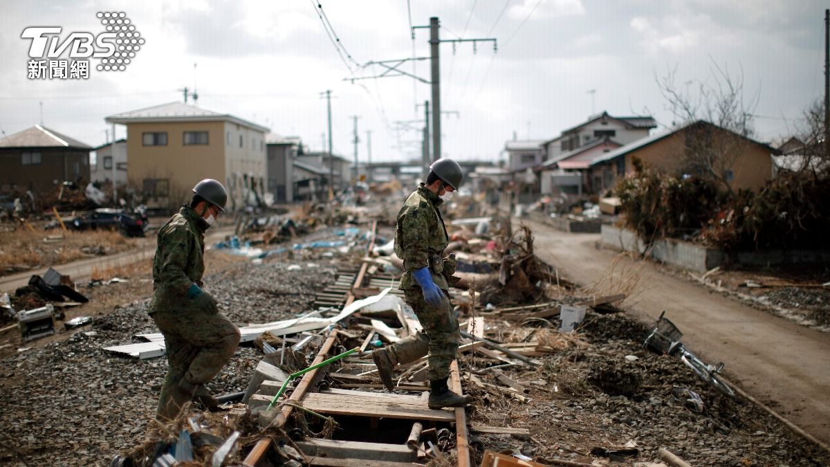 北海道室蘭鐵道欄設緊急門 民眾避難可穿越