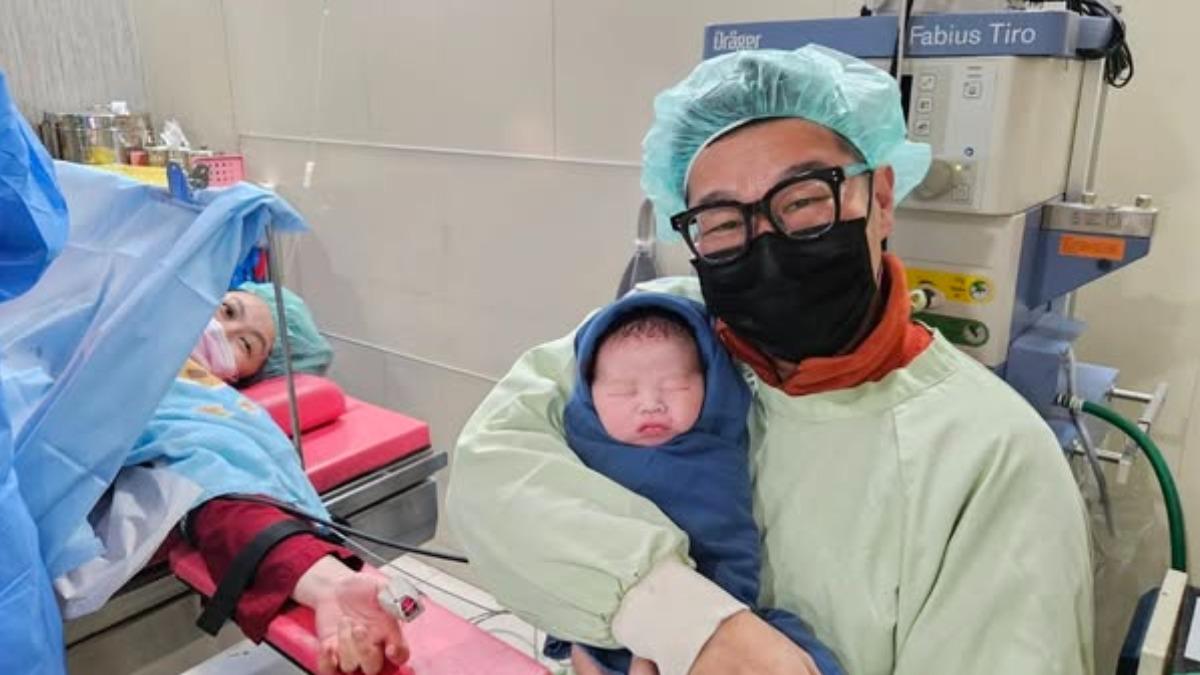 馬力歐升格二寶爸!雙魚兒報到 緊握老婆溫馨感人