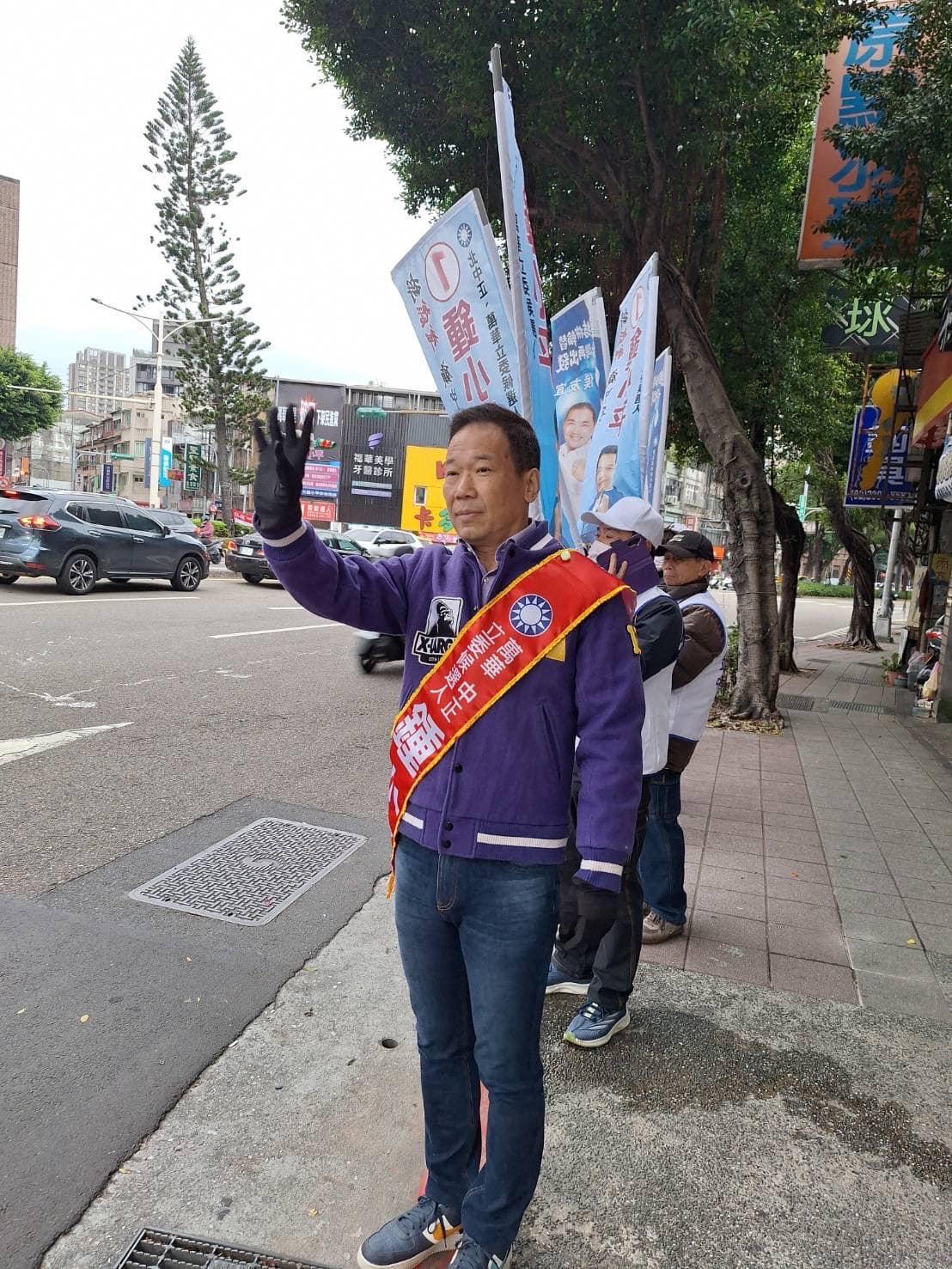 鍾小平強調會協助民眾黨參選,雙方持續隔空叫陣中。(圖/翻攝自鍾小平臉書)